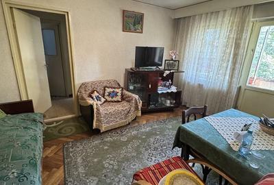 Apartament cu 3 camere semidecomandat în Exterior Vest