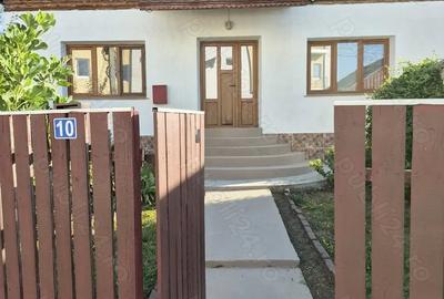 Casă cu 3 camere cu Teren 1000 Mp în Central - 1