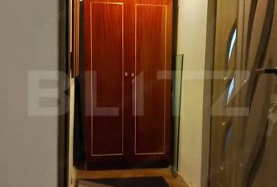Apartament cu 3 camere semidecomandat, mobilat în Spitalul Județean