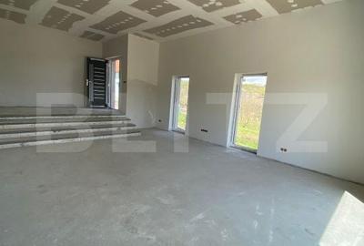 Casă cu 4 camere cu Teren 700 Mp în Central - 1