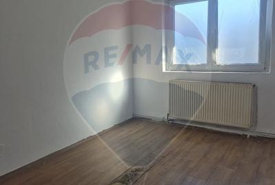 Apartament cu 4 camere decomandat în Central - 2