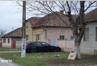 Casă cu 2 camere cu Teren 1080 Mp în Central