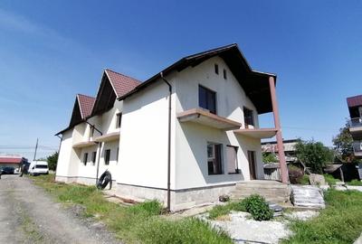 Casă individuală cu 4 camere cu Canalizare în 1 Decembrie - 2