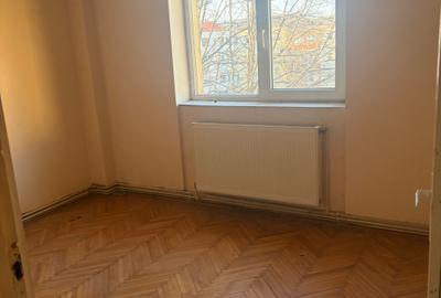 Apartament cu 3 camere decomandat în Micro 16 - 1