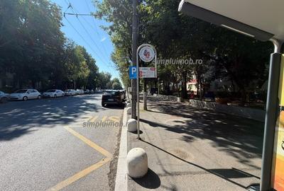 Apartament cu 3 camere semidecomandat în Alexandru Obregia