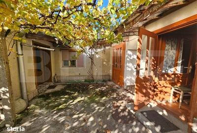 Casă cu 4 camere în Suseni