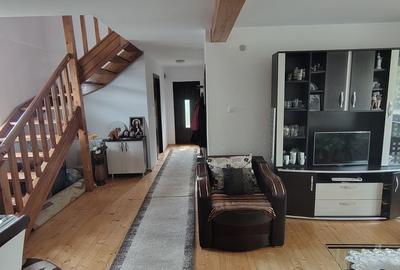 Casă cu 5 camere cu Teren 425 Mp în Sadu - 15