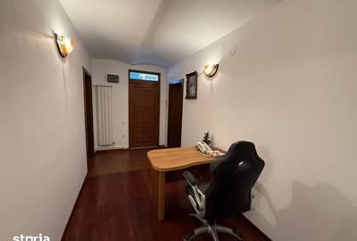 Spațiu comercial, de 90 mp, în Central - 6