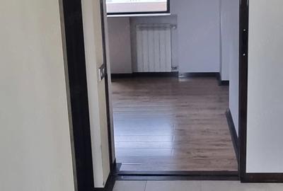 Apartament cu 4 camere decomandat în Victoriei
