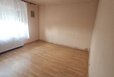Apartament cu 2 camere decomandat în Micro 17