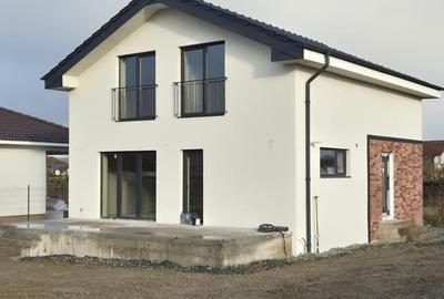 Casă cu 5 camere cu Teren 512 Mp în Jucu
