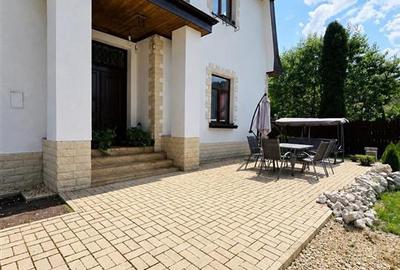 Apartament cu 3 camere decomandat, mobilat în Central
