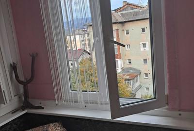 Garsonieră decomandată în Central