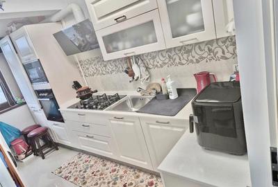 Apartament cu 3 camere decomandat în Cug