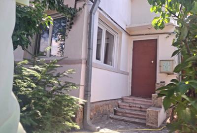Casă individuală cu 3 camere cu Canalizare în Grivița