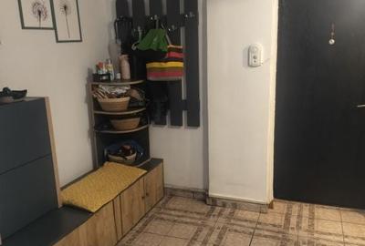 Apartament cu 3 camere decomandat în Siloz