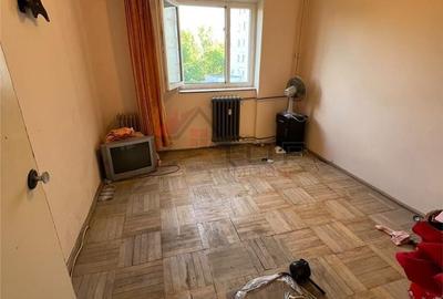 Apartament cu 3 camere decomandat în Socola