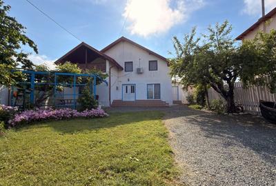 Casă individuală cu 7 camere cu Teren 1000 Mp în Corbu