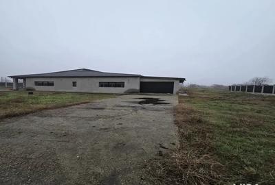 Casă cu 4 camere cu Teren 1700 Mp în Școlilor - 1
