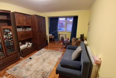 Apartament cu 3 camere decomandat, mobilat în Zorilor