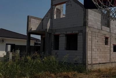 Casă cu 4 camere în Vladimirescu