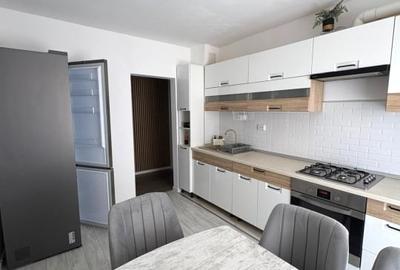 Apartament cu 3 camere în Cetate