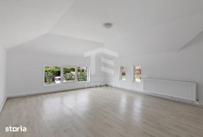Casă cu 8 camere cu Teren 1446 Mp în Livada