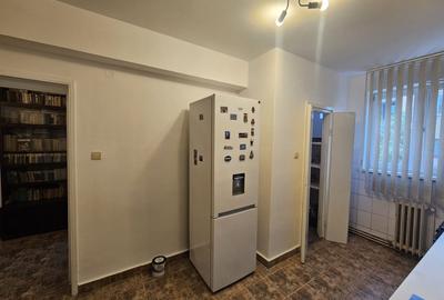 Apartament cu 3 camere decomandat, mobilat în Central - 10