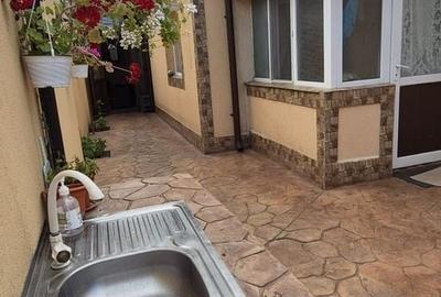 Casă cu 4 camere în Palas