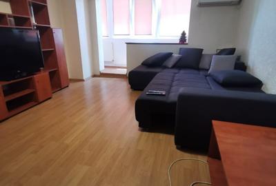 Garsonieră decomandată, mobilată în Vitan