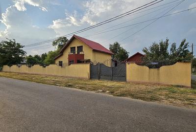 Casă cu 2 camere cu Teren 3800 Mp în Central