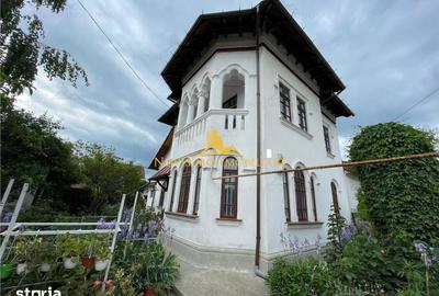 Casă cu 5 camere cu Teren 200 Mp în Central