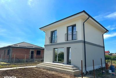Casă cu 3 camere cu Teren 220 Mp în Central