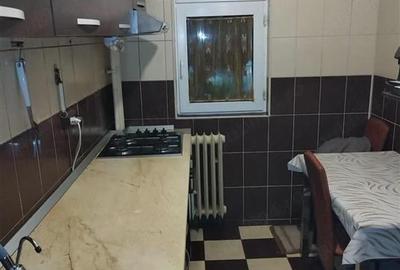 Apartament cu 3 camere decomandat, mobilat în Berceni