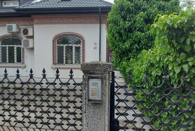 Casă individuală cu 10 camere cu Teren 387 Mp în P-ța Muncii - 1