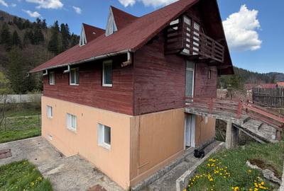 Casă cu 8 camere cu Teren 500 Mp în Exterior Sud