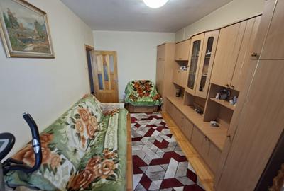 Apartament cu 3 camere decomandat în Păcurari