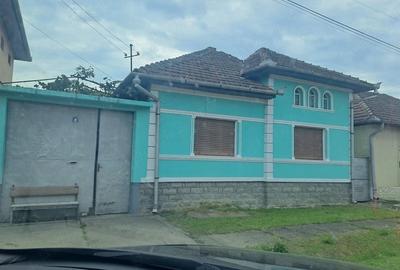 Casă cu 4 camere cu Teren 1277 Mp în Central - 1