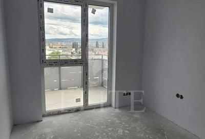 Apartament cu 3 camere semidecomandat în Mărăști