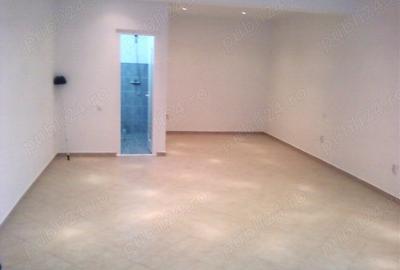 Spațiu comercial, de 100 mp, în Central - 3