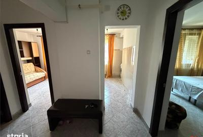Apartament cu 3 camere decomandat în Sud