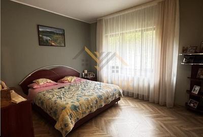 Casă cu 4 camere în Central