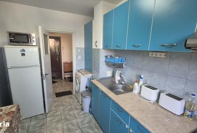 Apartament cu 3 camere decomandat în Lacul Tei