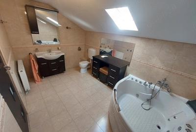 Casă cu Teren 743 Mp în Central