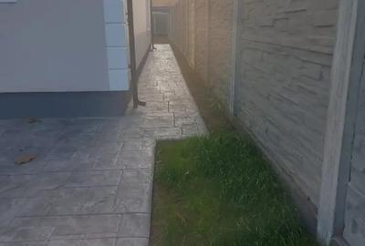 Casă cu 3 camere cu Teren 300 Mp în Utvin