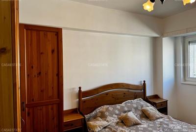 Apartament cu 3 camere decomandat în P-ța Victoriei