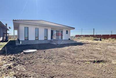 Casă cu 4 camere cu Teren 800 Mp în Nojorid