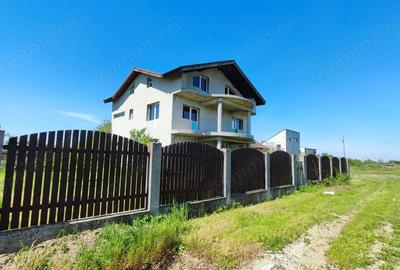 Casă cu Teren 750 Mp în Domnești