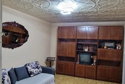 Apartament cu 2 camere decomandat în CET - 9