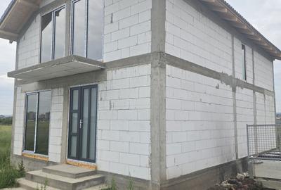 Casă cu 4 camere cu Teren 140 Mp în Central - 2